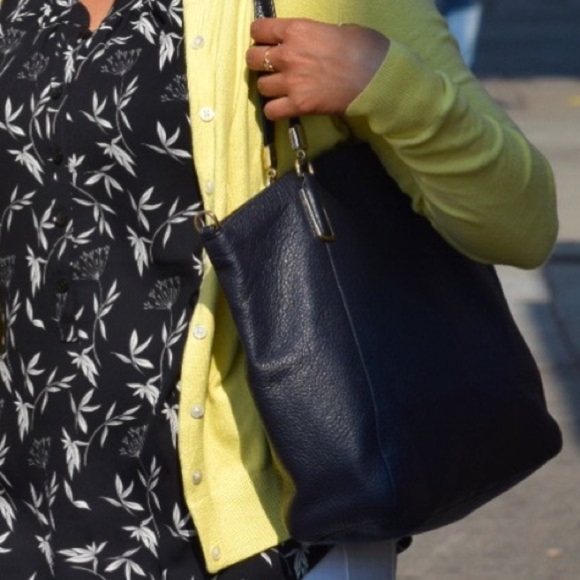 EUC large coach navy tote bag gold hardware - Picture 7 of 7